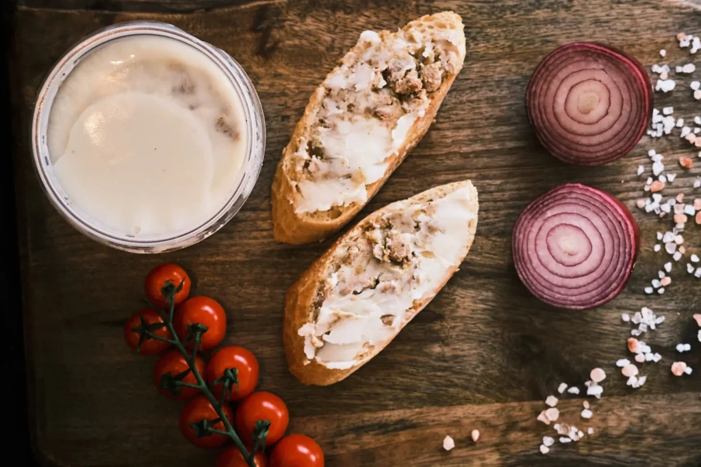 smalec z mięsem i cebulką